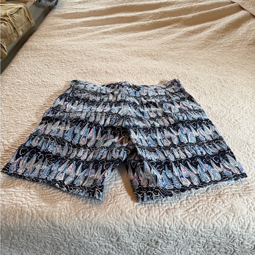 Lilly Pulitzer Men's Patterned Shorts - Navy and Pink